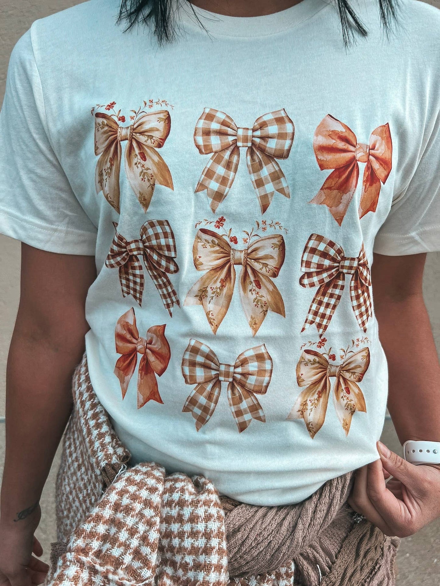 FALL BOWS TEE