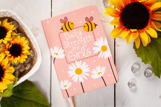Daily Strength for Girls (Devotional, Ages 4-9)