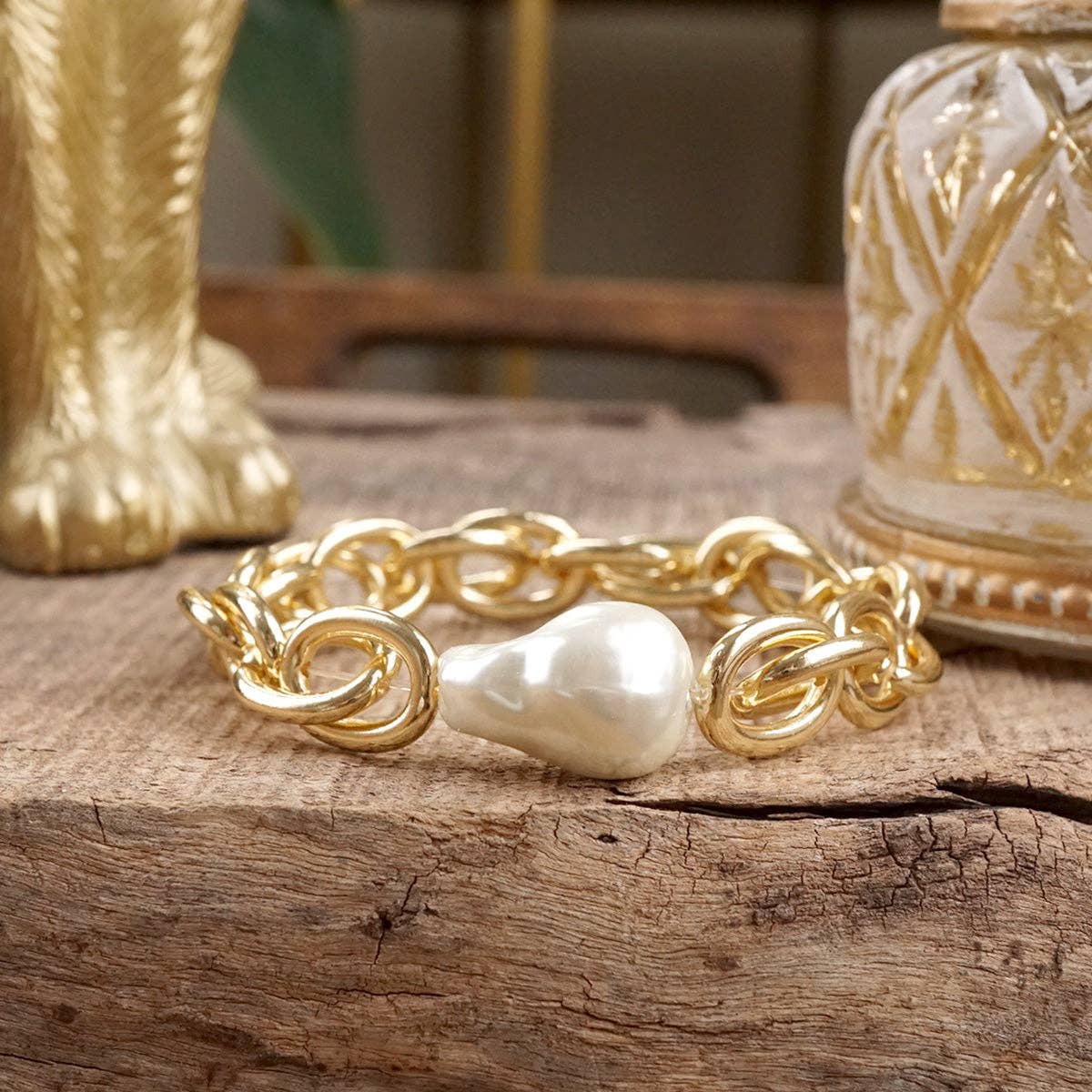 Modern Muse – Chunky Stretch Bracelet with Sculpted Pearl Bead