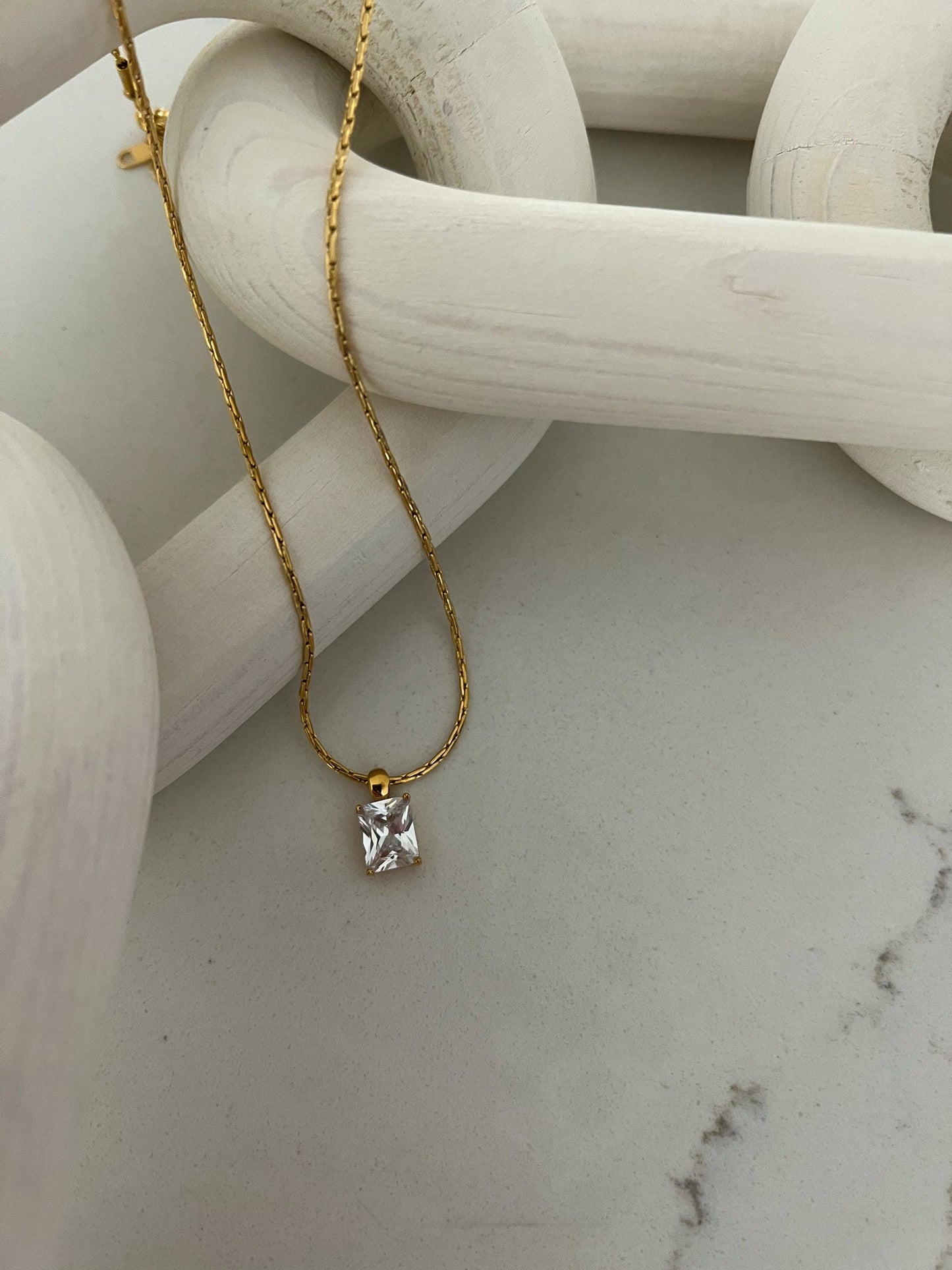 THE “SELENA” NECKLACE