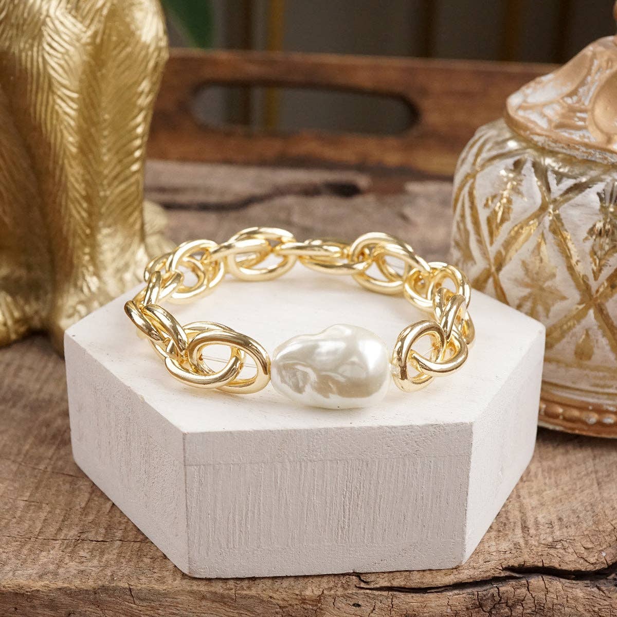 Modern Muse – Chunky Stretch Bracelet with Sculpted Pearl Bead