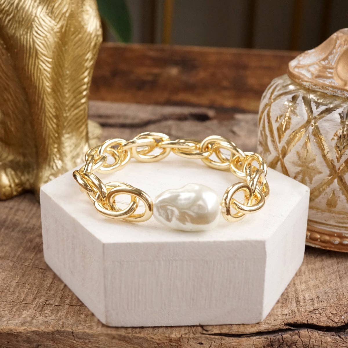 Modern Muse – Chunky Stretch Bracelet with Sculpted Pearl Bead